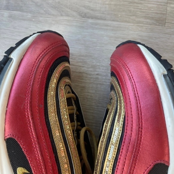 NIKE WOMENS AIR MAX 97 RED METALLIC GOLD SEQUIN SIZE 7.5 - Picture 8 of 13